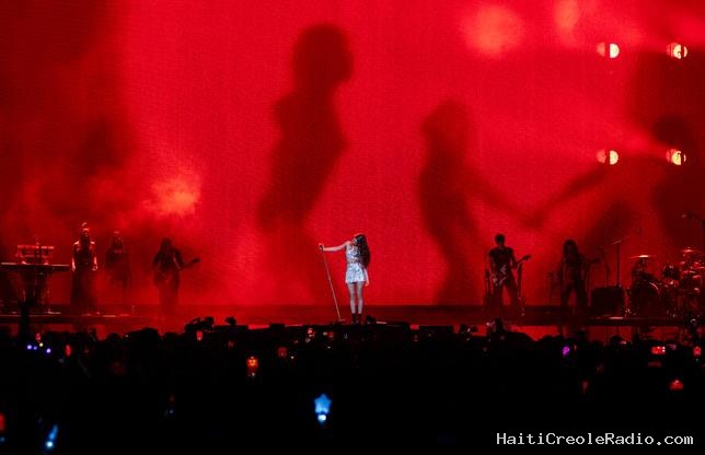 Porter une couche en concert : “l’effrayante sous-culture” du premier rang à tout prix