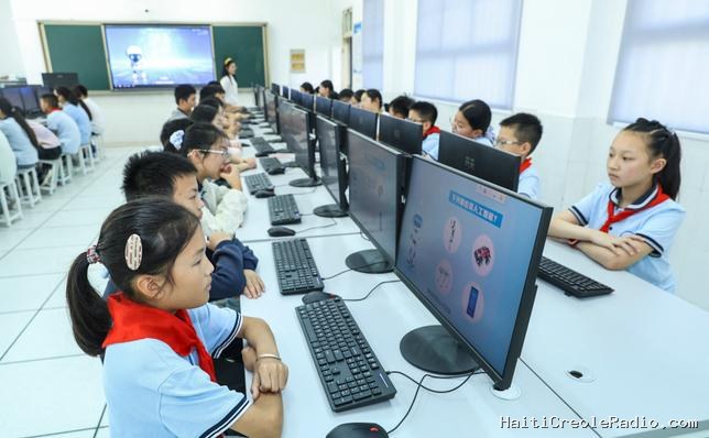 Pour doubler les États-Unis, la Chine veut implanter l’IA dans toutes les écoles d’ici à 2030