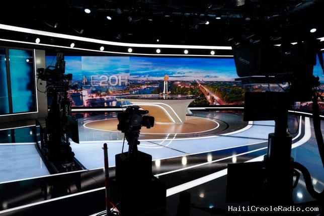 Pour les jeunes prétendants à l’Élysée, la presse people et les journaux télévisés restent de vrais tremplins