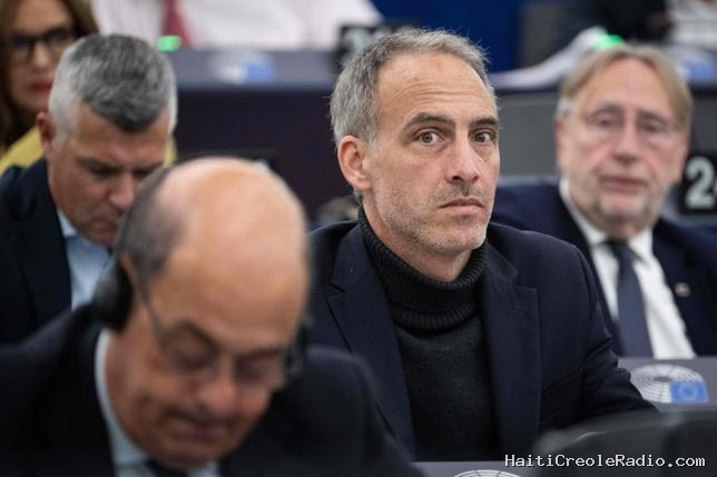Raphaël Glucksmann, nouvelle “victime” de “l’autosabotage de la gauche”