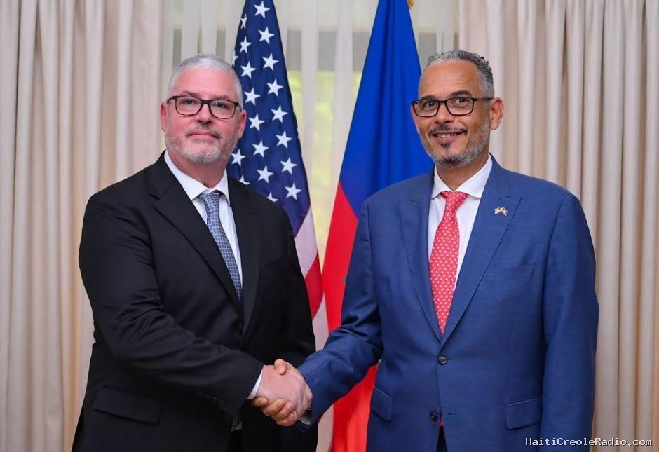 Rencontre entre le Premier ministre Alix Didier Fils-Aimé et le nouveau chargé d’affaires américain David Howell