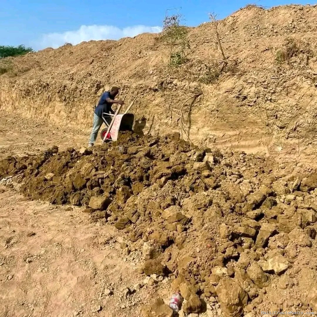 Residents question quality of Haiti’s Northwest new road project, call for paved highway