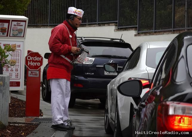 Restauration : en Californie, berceau du “drive”, plusieurs villes n’en veulent plus