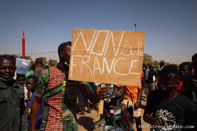 Rupture diplomatique : au Burkina Faso, la France est devenue “le bouc émissaire idéal”