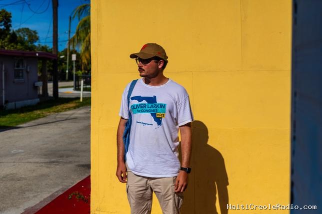 Sa famille a fui Cuba et le communisme, il milite pour les Socialistes démocrates d’Amérique à Miami