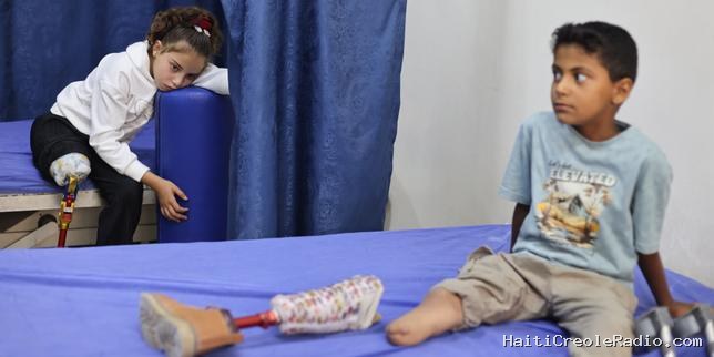 « Sa prothèse lui fait mal, mais il supporte pour ne pas montrer qu’il est différent » : à Gaza, le traumatisme des enfants mutilés de guerre