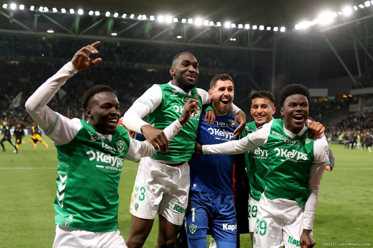 Saint-Etienne élimine Rodez pour s’offrir une place en barrages de Ligue 1
