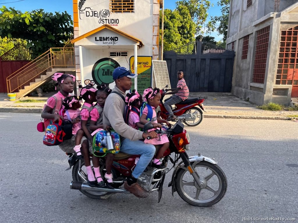 Schoolchildren in Léogâne face daily danger as motorcycle transport fills public transit void