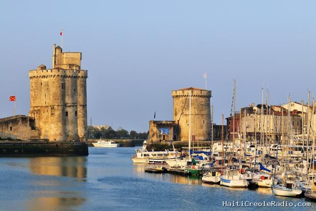 Se faire enterrer vivant, un Obélix explosif et Justin Bieber : petites histoires de France