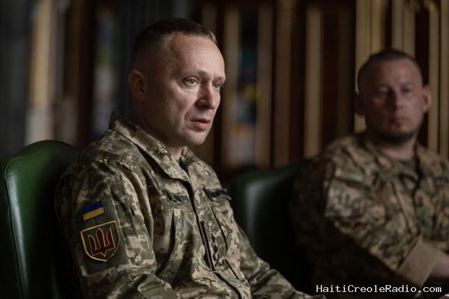 Sous la pression de la rue, Zelensky limoge le commandant en chef de son armée