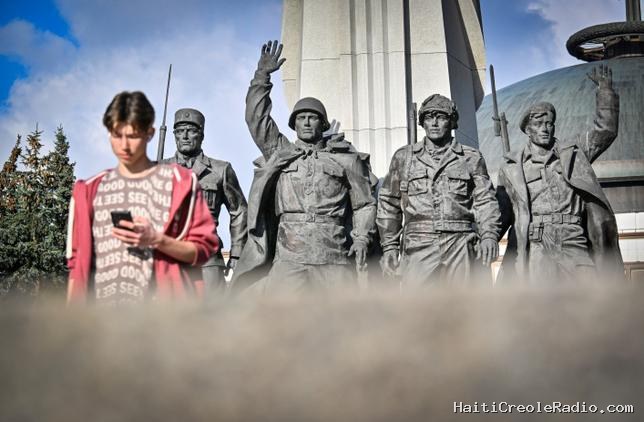Stèles et musées : en Russie, les mémoriaux légitiment la guerre et la “nouvelle histoire”
