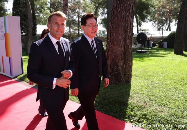 Sur la Côte d’Azur, Macron organise un sommet pour “sauver le soldat cinéma”