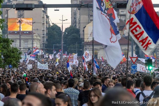 Sur la place Slavija, le mouvement des étudiants serbes cherche une articulation politique
