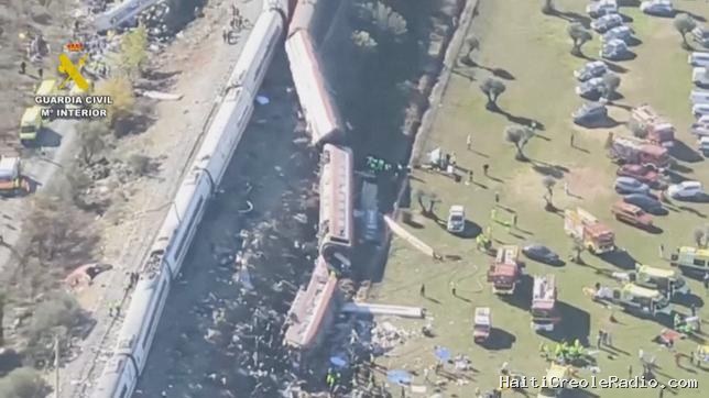 Sur les lieux de l’accident de train en Espagne : “Les gens ont été éjectés”