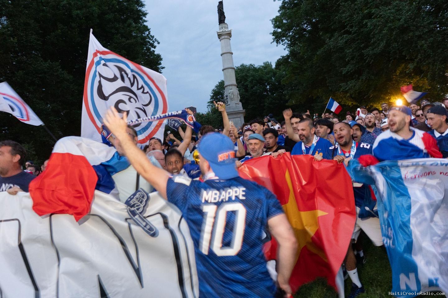 « Tant pis pour le livret A… » : ces supporteurs qui dépensent sans compter pour suivre l’équipe de France à la Coupe du monde 2026