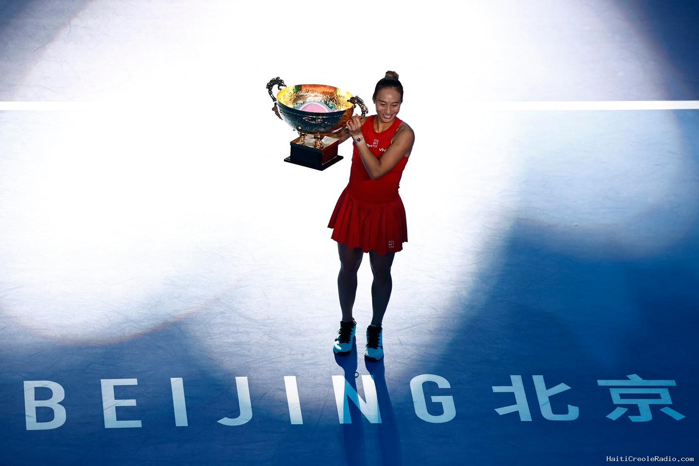 Tennis : invitée par les organisateurs, la Chinoise Zheng Qinwen remporte le WTA 1000 de Pékin