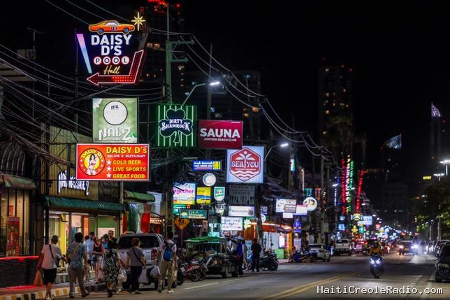 Thaïlande : en escale à Pattaya, les marins du porte-avions “Lincoln” soumis à des restrictions