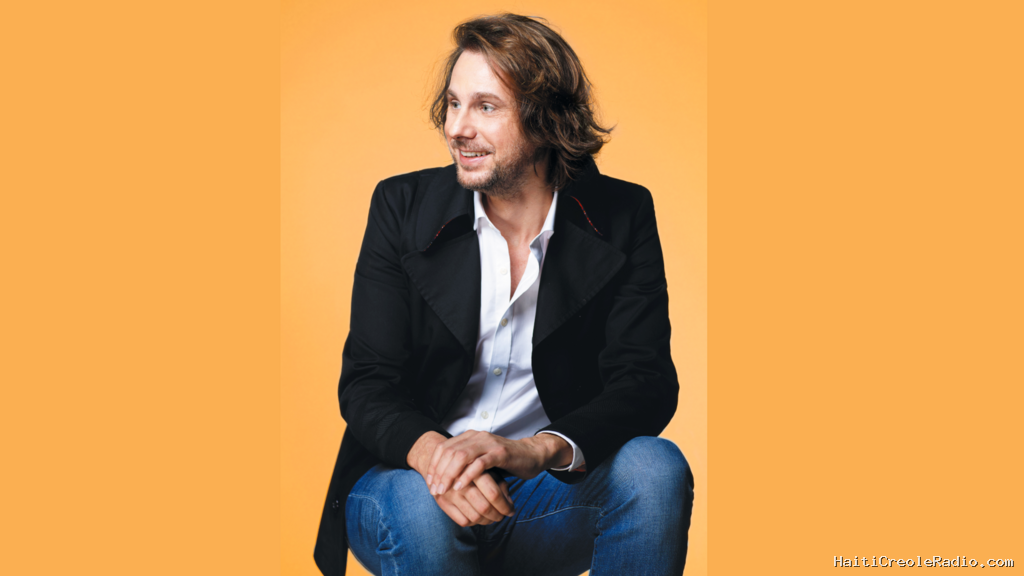 Thomas Schlesser nous invite à la beauté de la poésie dans "Le chat du jardinier"