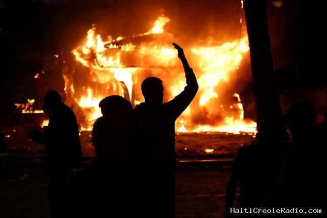 “Tirana est en flammes” : en Albanie, les manifestations anticorruption s’enveniment