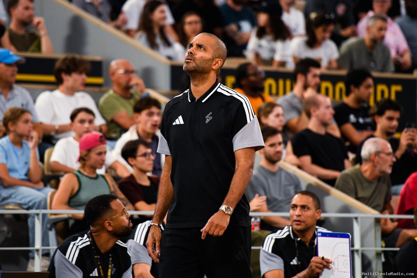 Tony Parker, pour ses débuts sur le banc de l’Asvel, s’incline face à Roanne et à son frère TJ