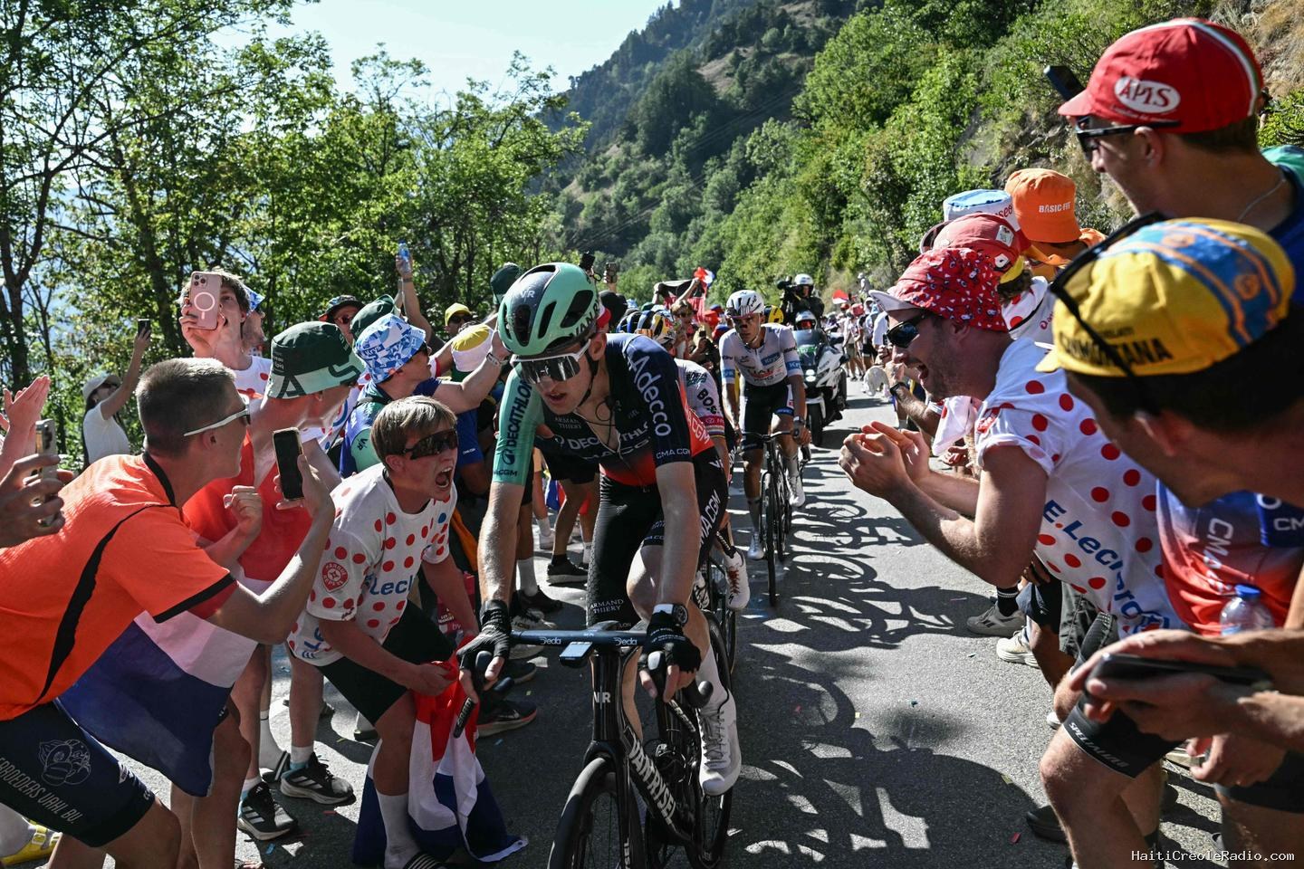 Tour de France 2026 : Paul Seixas résiste à la folie de l’Alpe-d’Huez, Tadej Pogacar y dompte un nouveau géant