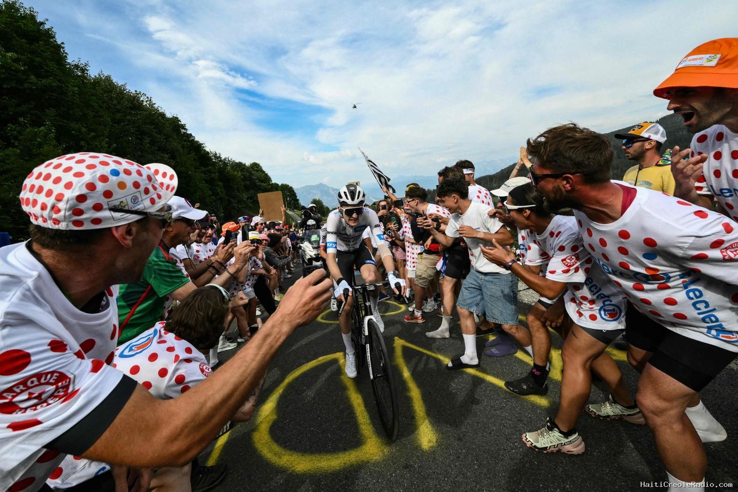 Tour de France 2026 : plusieurs équipes, dont celle de Paul Seixas, ont reçu la visite des contrôleurs antidopage lundi