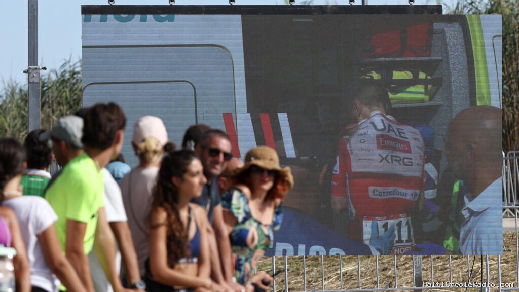 Tour d'Espagne: Tadej Pogacar abandonne après une lourde chute, la course relancée