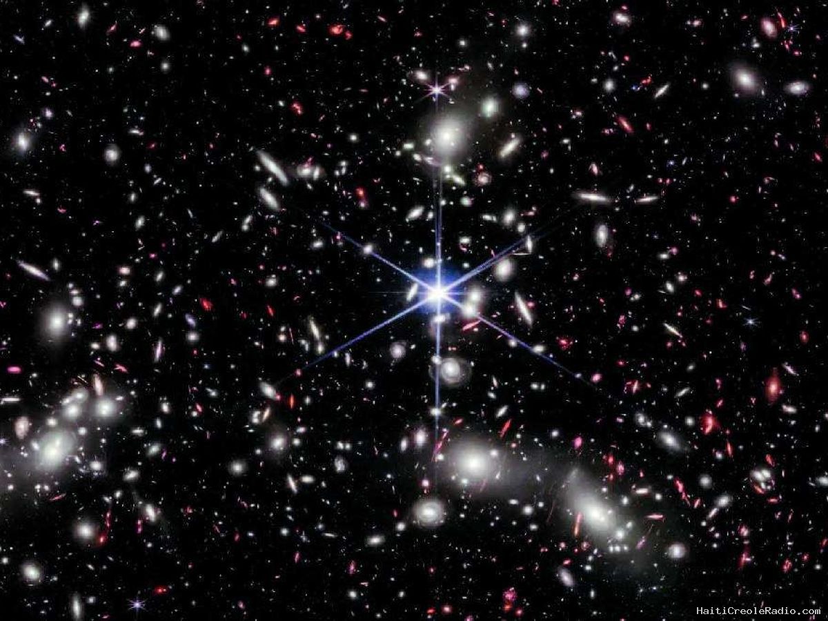 Trou noir ou galaxie : qui est apparu en premier ?