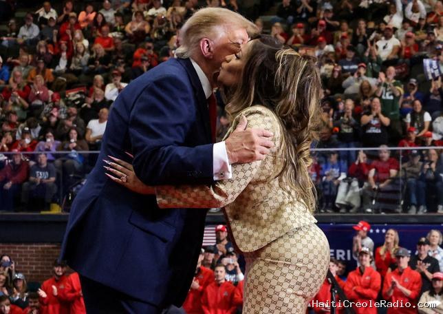 Trump s’extasie devant les fesses de Nicki Minaj, signe d’une fin de campagne en dessous de la ceinture