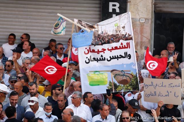 Tunisie : une série de cinq décès trahit l’obsession du pouvoir pour “la répression”