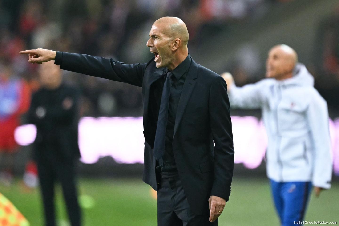 Turquie-France : le résumé des débuts victorieux de Zinédine Zidane à la tête des Bleus, sauvés par Kylian Mbappé mais privés de leur capitaine, blessé et forfait