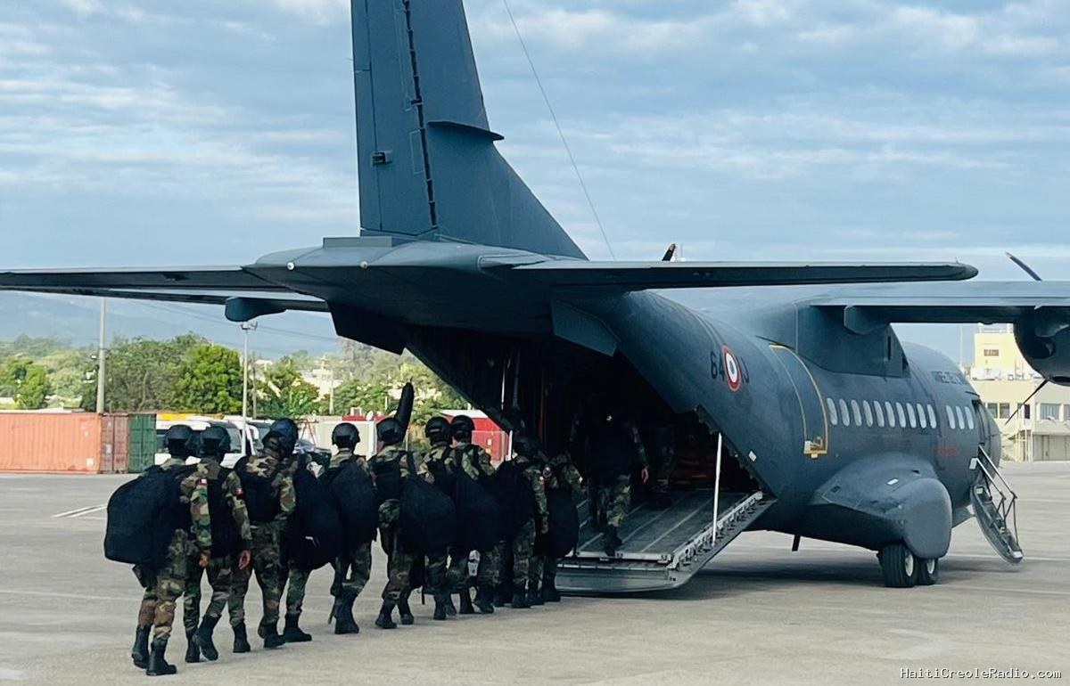Un groupe de 25 soldats des FAd’H part en formation en Martinique