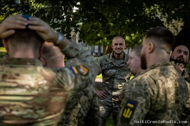 Un rare bilan des victimes militaires ukrainiennes dévoilé par le Premier ministre polonais