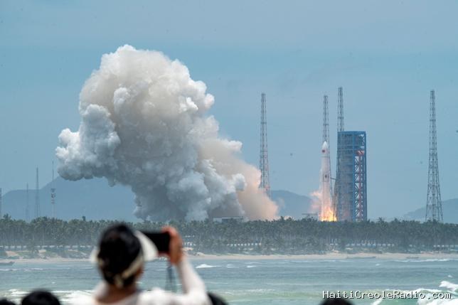 Une fusée chinoise réutilisable envoyée avec succès : “La course à la Lune s’intensifie”