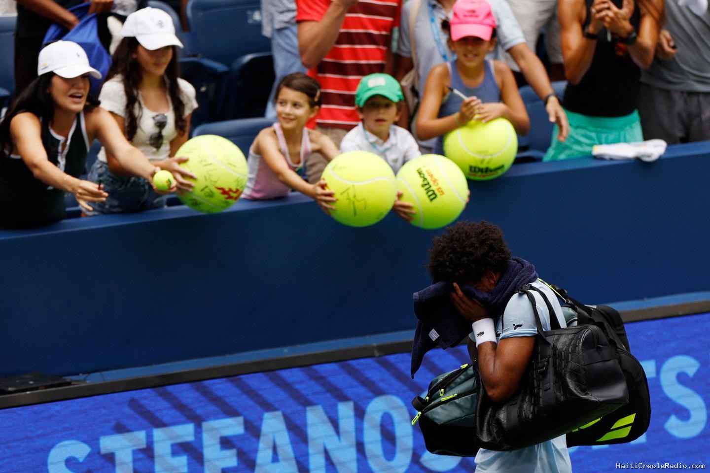 US Open : Arthur Fils, le numéro 1 français, battu dès le premier tour par Stefanos Tsitsipas