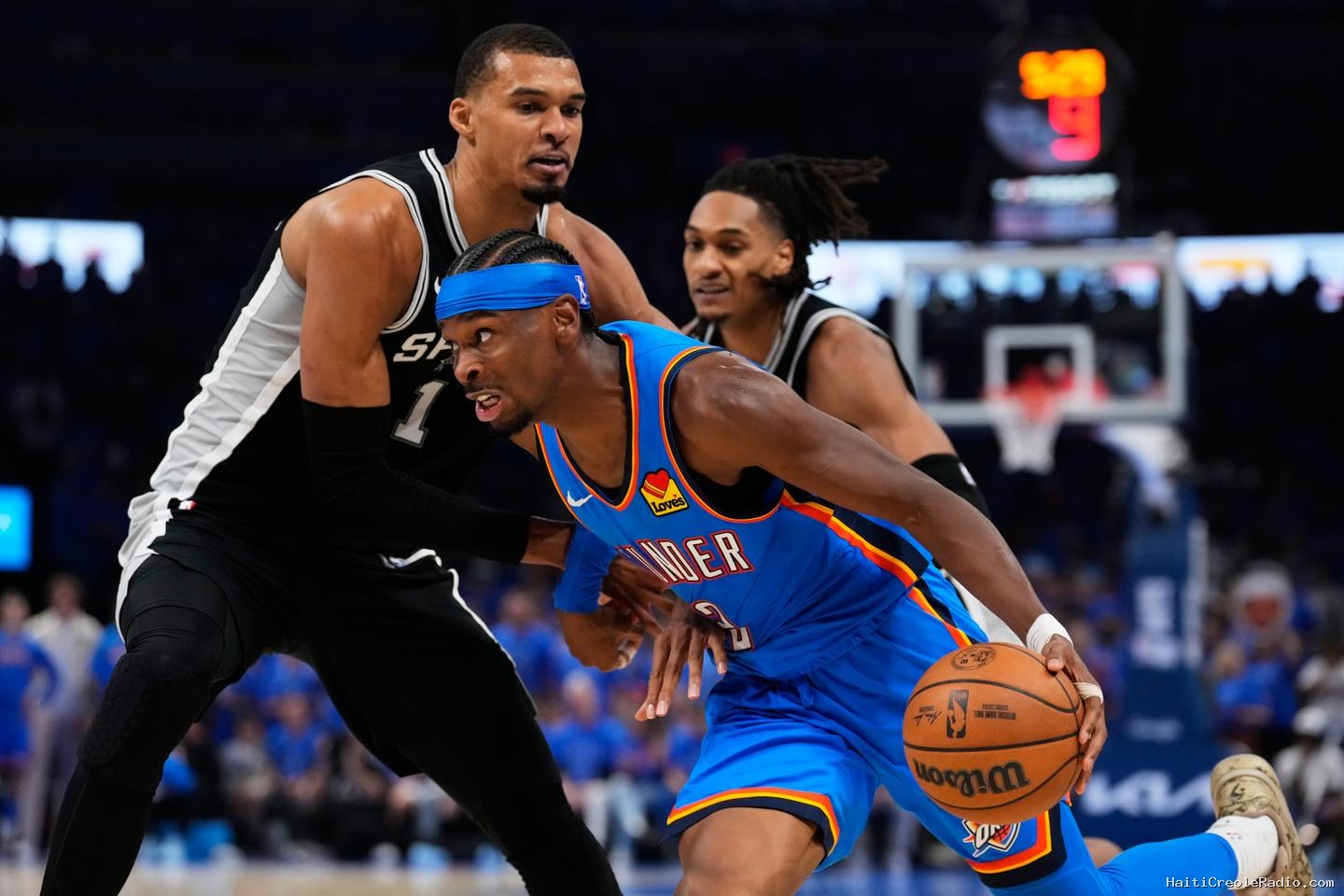 Victor Wembanyama et les Spurs s’imposent au bout du suspense dans le premier match de la finale de Conférence NBA contre le Thunder