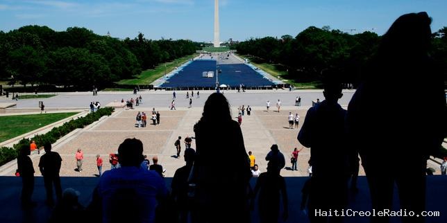 VIDEO Les images de la « Reflecting Pool » de Washington, repeinte à la demande de Donald Trump