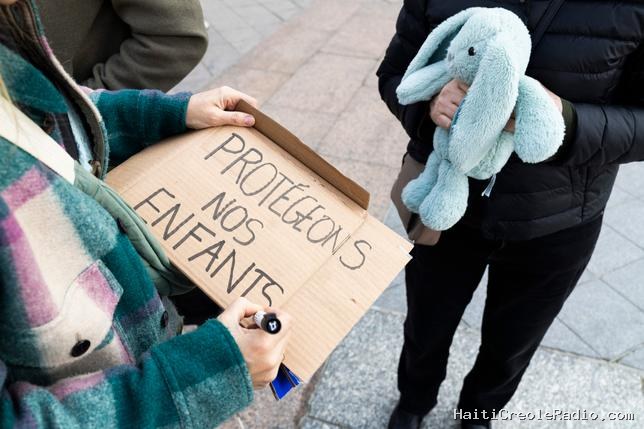 Violences sexuelles dans le périscolaire à Paris : la colère des parents d’élèves