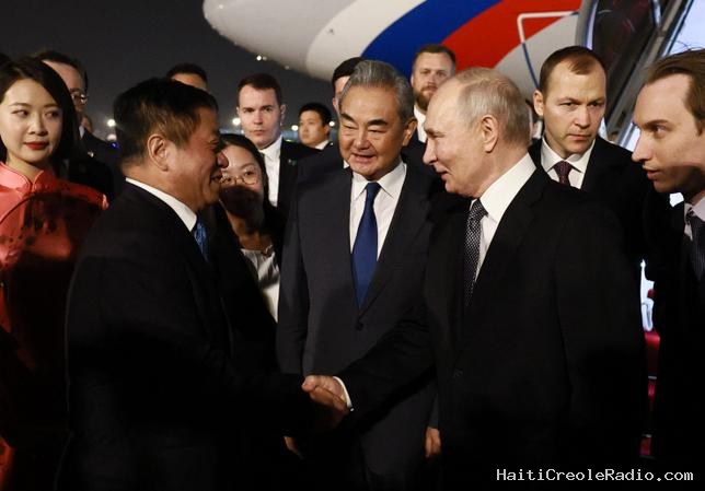 Vladimir Poutine en visite à Pékin pour renforcer le “partenariat stratégique”