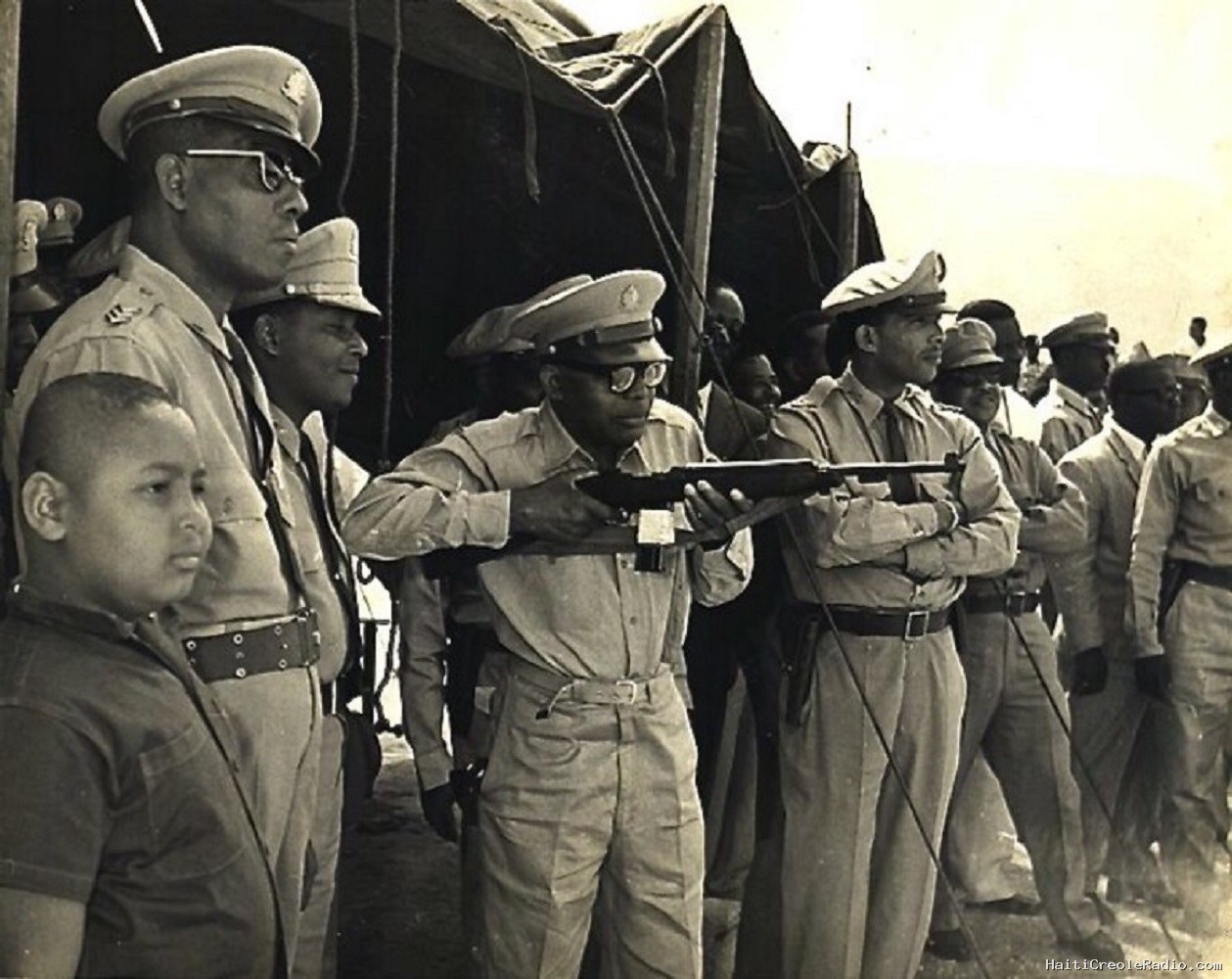 Washington Evening Star, 8 juin 1967 | Fusillade des 19 officiers des FAd’H : Raymond A. Joseph affirmait que « le président Duvalier lui-même avait commandé le peloton d’exécution à Fort-Dimanche »