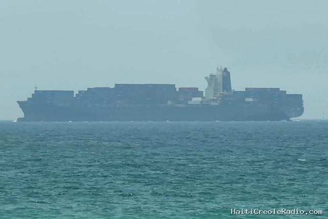 Washington intensifie ses frappes contre l’Iran, Téhéran riposte dans le Golfe